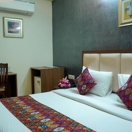 Hotel The Luxe 18 - Golf Course Road Gurgaon Exterior foto