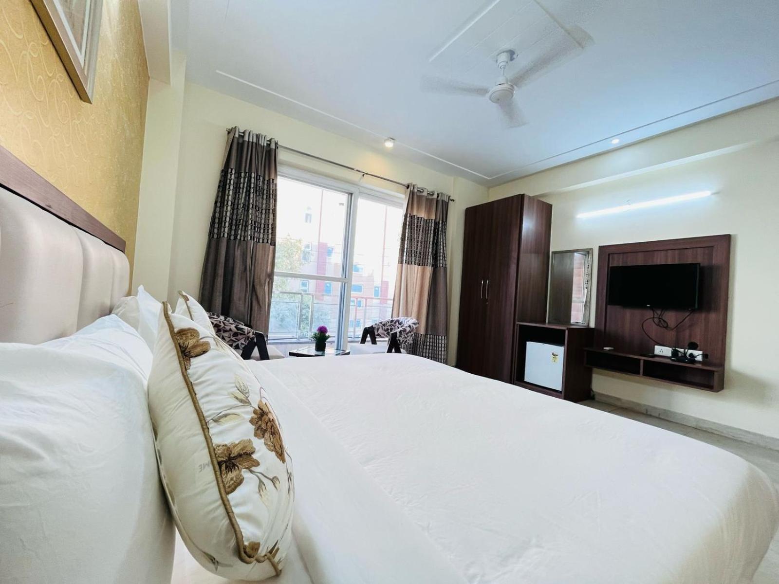 Hotel The Luxe 18 - Golf Course Road Gurgaon Exterior foto