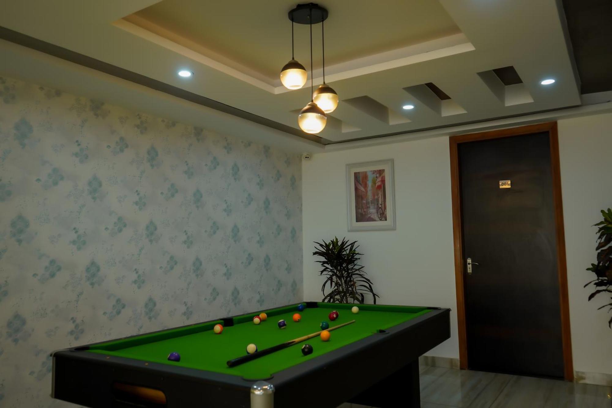Hotel The Luxe 18 - Golf Course Road Gurgaon Exterior foto
